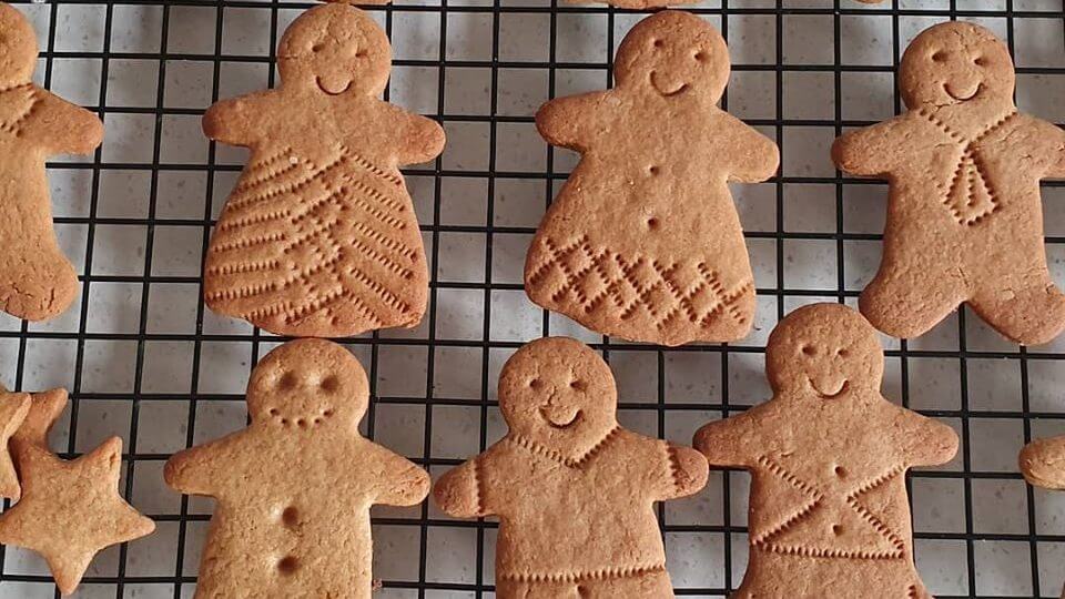 Gingerbread biscuits lesson cooking on zoom