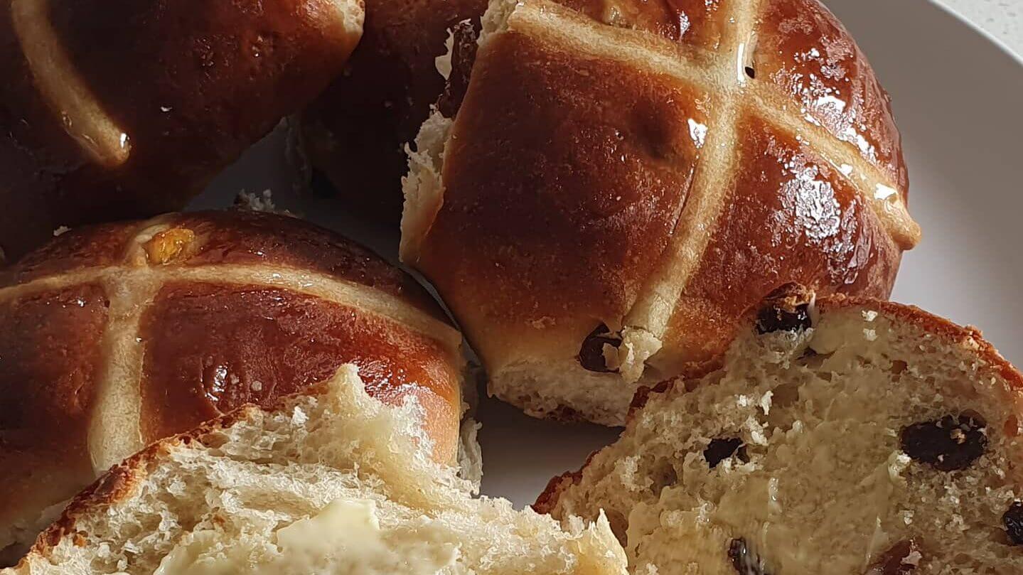 learn to make hot cross buns online via Zoom