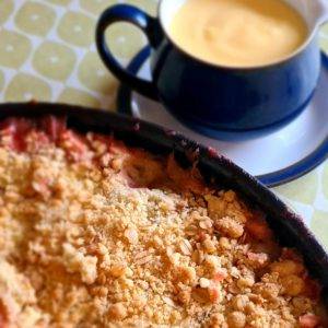 apple pie and custard traditional pudding